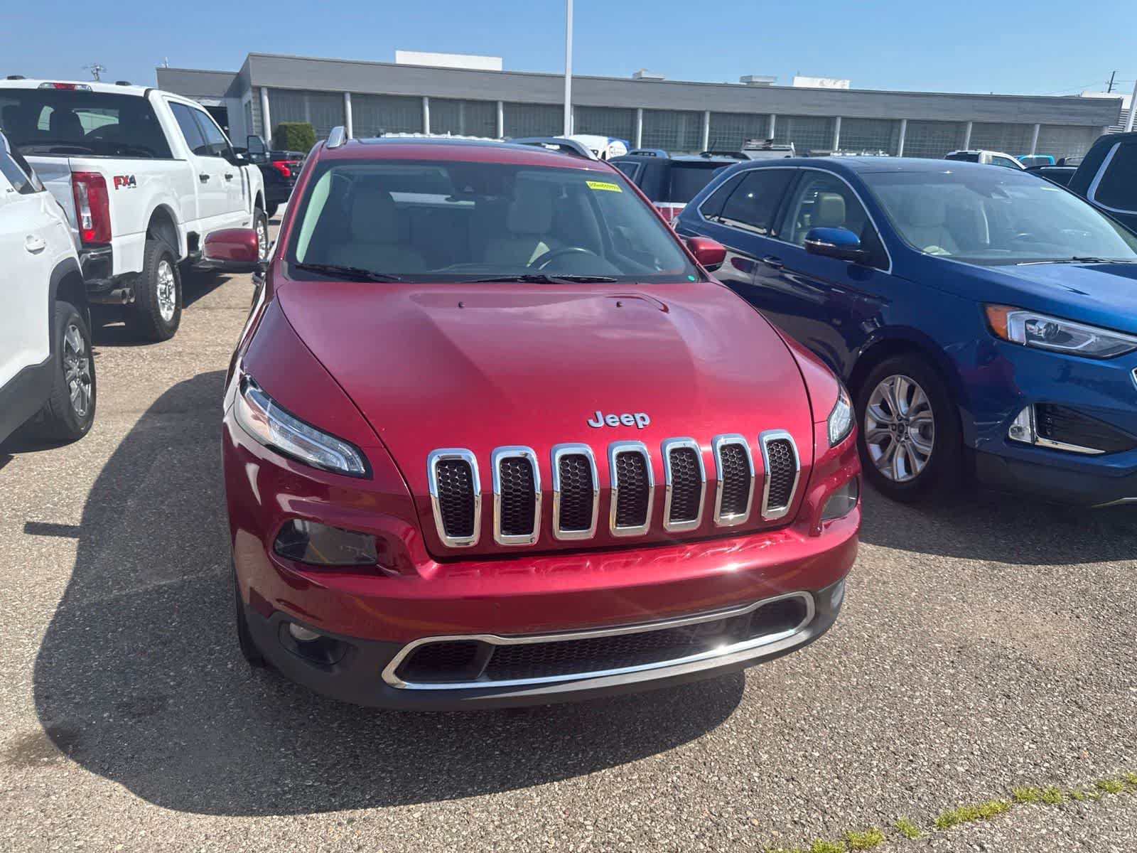 Used 2016 Jeep Cherokee Limited w/ Luxury Group AWD/4WD image 5