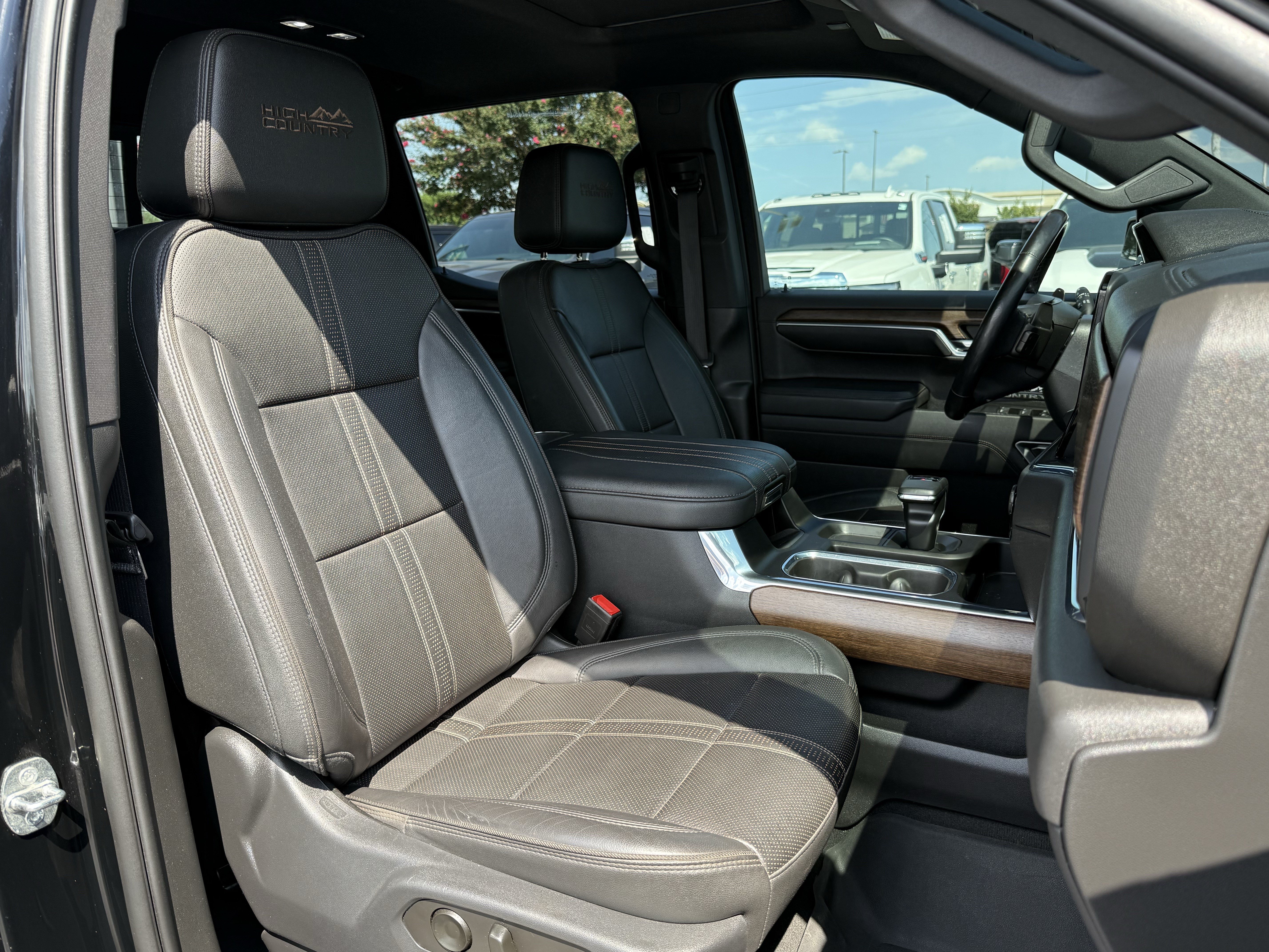 Used 2023 Chevrolet Silverado 1500 High Country w/ High Country Premium Package AWD/4WD image 37