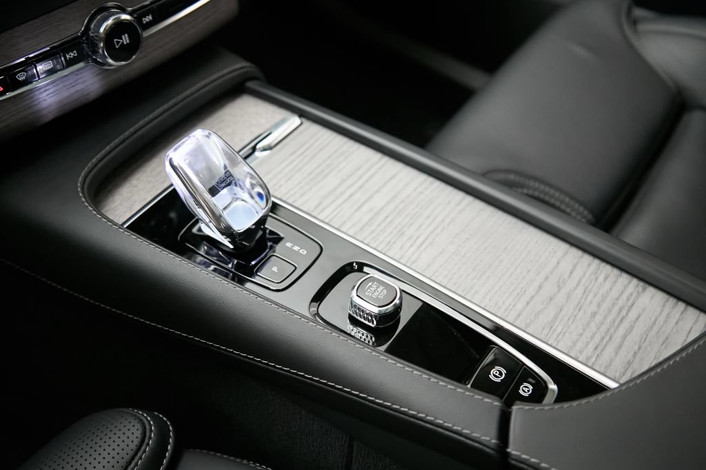 Certified 2024 Volvo XC90 B6 Ultimate AWD/4WD image 17