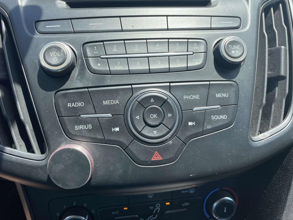 Used 2015 Ford Focus SE FWD image 28
