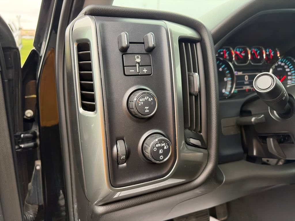 Used 2018 Chevrolet Silverado 1500 LT w/ All Star Edition AWD/4WD image 18