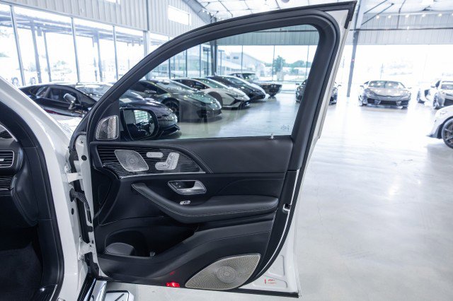 Used 2023 Mercedes-Benz Maybach GLS 600 4MATIC image 29