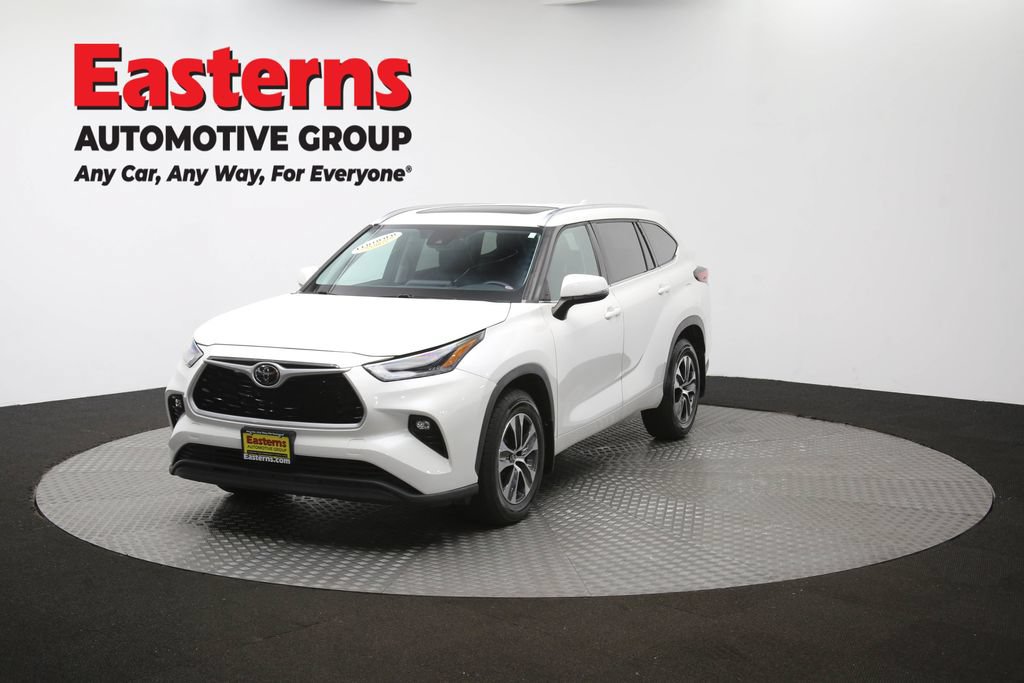 Used 2021 Toyota Highlander XLE AWD/4WD image 56
