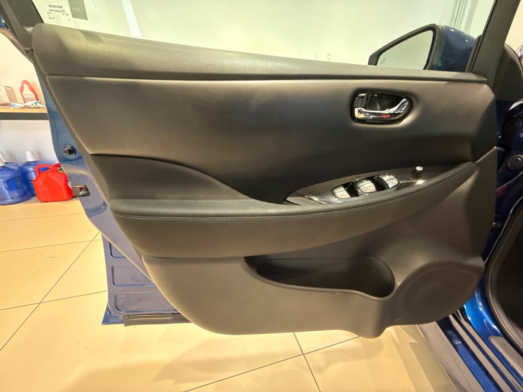 Used 2022 Nissan Leaf SV FWD image 16