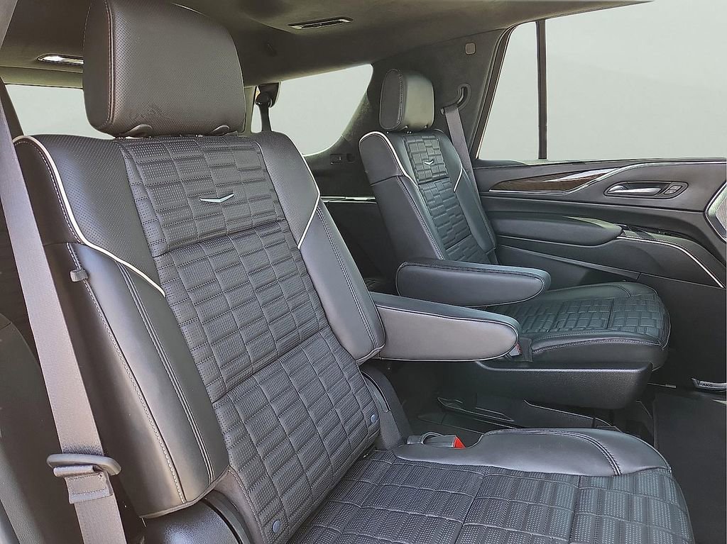 Used 2024 Cadillac Escalade Sport Platinum w/ LPO, ONYX Package AWD/4WD image 10