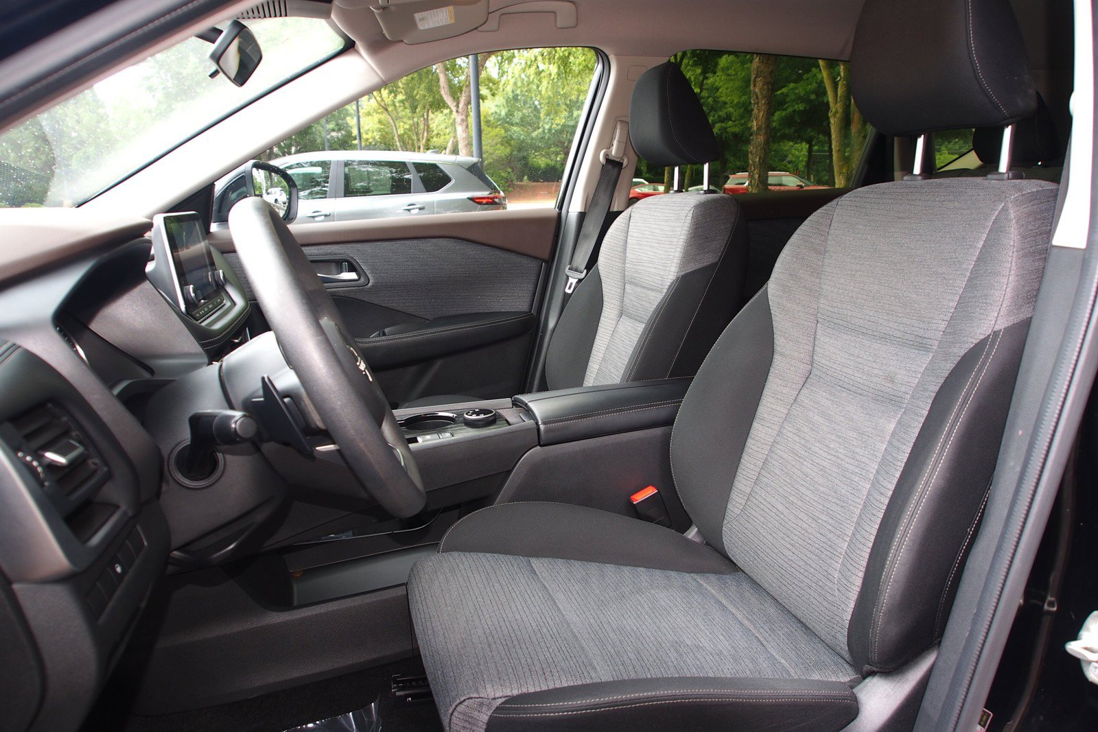 Used 2023 Nissan Rogue SV AWD/4WD image 17