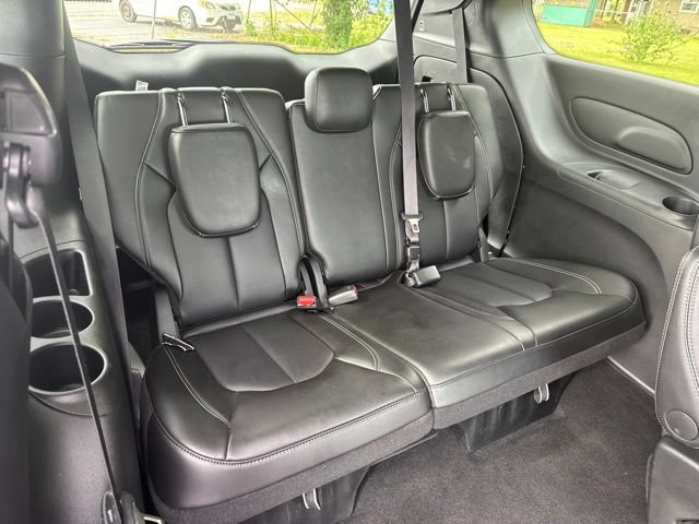Used 2026 Chrysler Pacifica Select FWD image 14