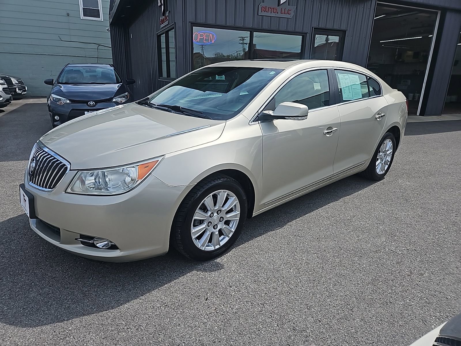 Used 2013 Buick LaCrosse Leather FWD image 2