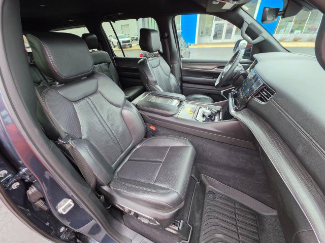 Used 2023 Jeep Wagoneer Series III w/ Convenience Group I AWD/4WD image 12