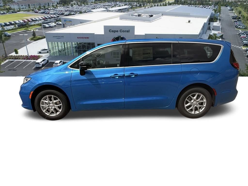 New 2026 Chrysler Pacifica Select image 8