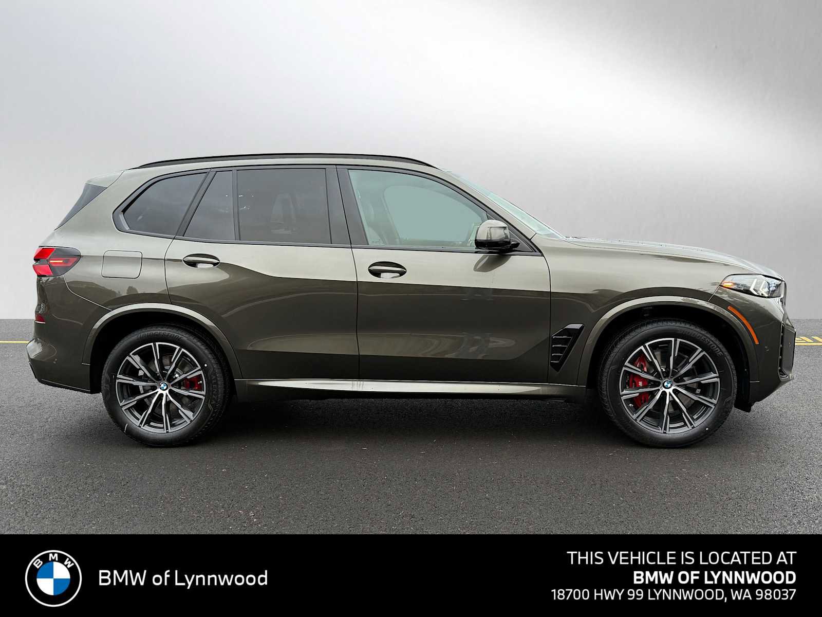 New 2026 BMW X5 xDrive40i w/ M Sport Package AWD/4WD image 2