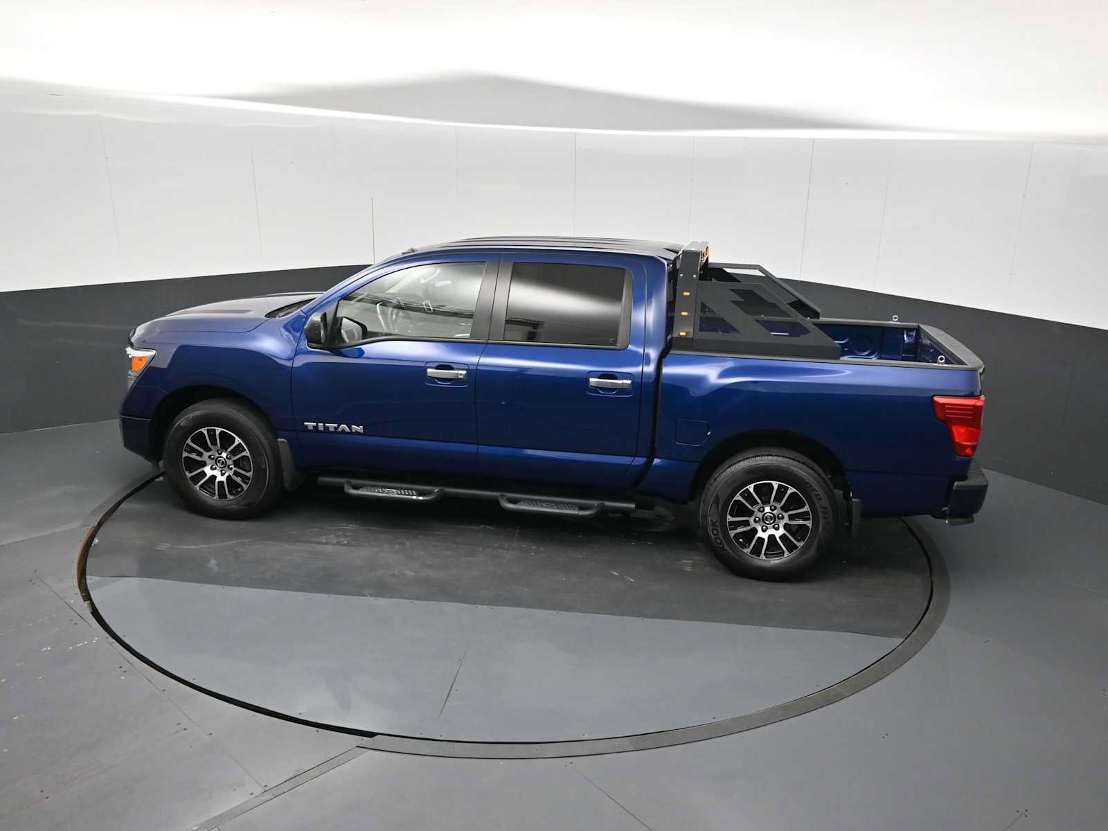 Used 2021 Nissan Titan SV w/ Accessory Utility Package AWD/4WD image 17