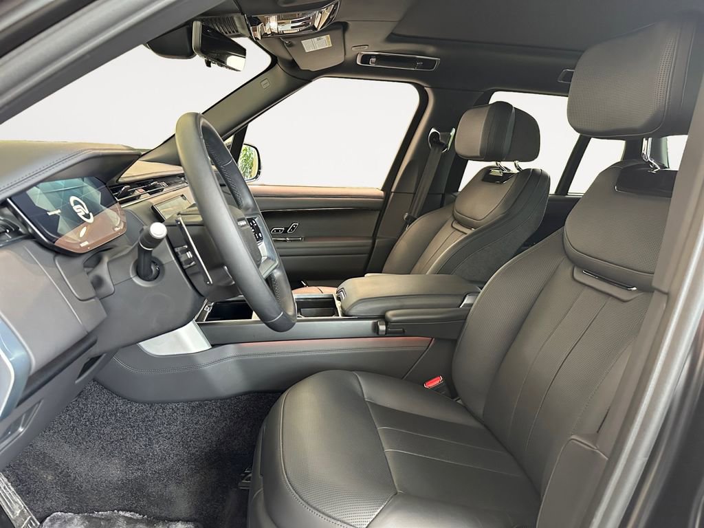 Used 2025 Land Rover Range Rover SV image 7