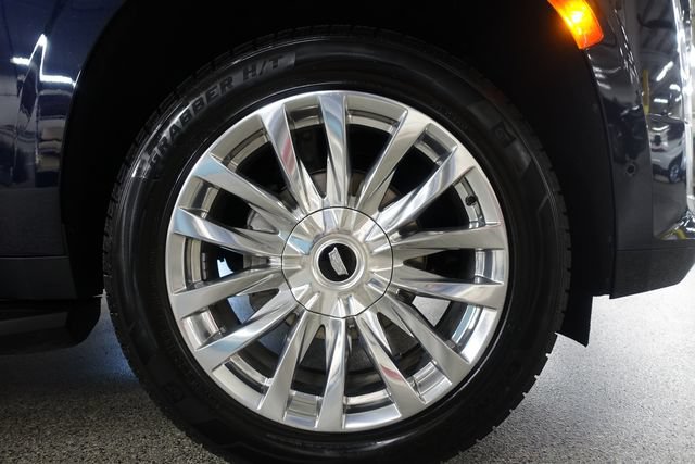 Used 2023 Cadillac Escalade Premium Luxury AWD/4WD image 34