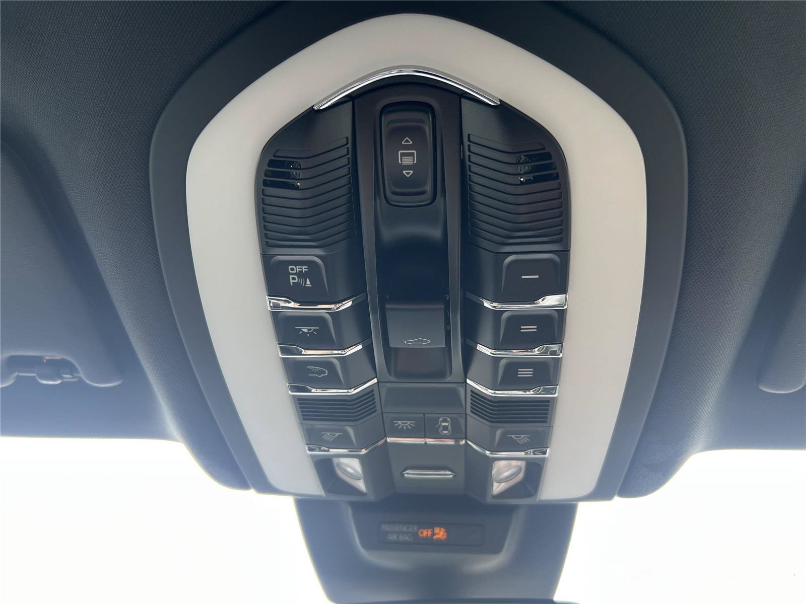Used 2024 Porsche Macan AWD/4WD image 20