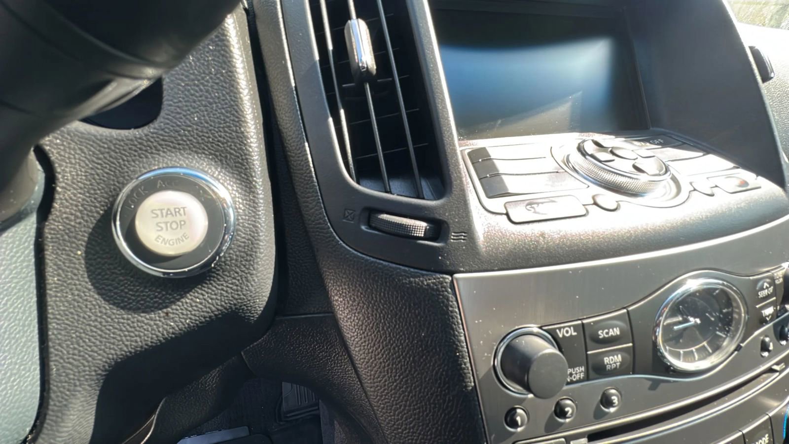 Used 2011 INFINITI G25 x w/ Moonroof Pkg image 20