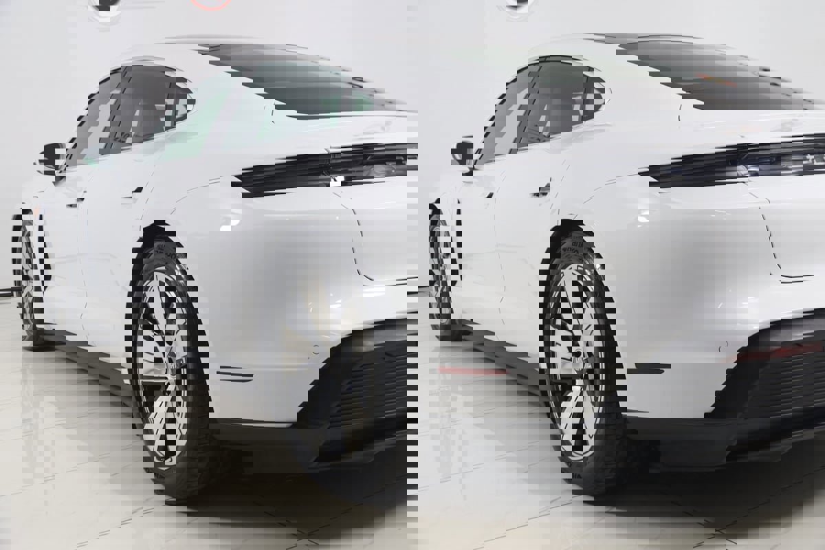 Used 2020 Porsche Taycan 4S image 28