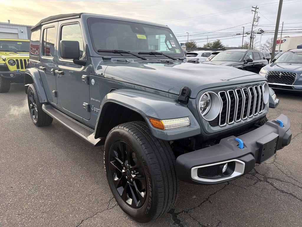 Used 2024 Jeep Wrangler Unlimited Sahara w/ Technology Group AWD/4WD image 8