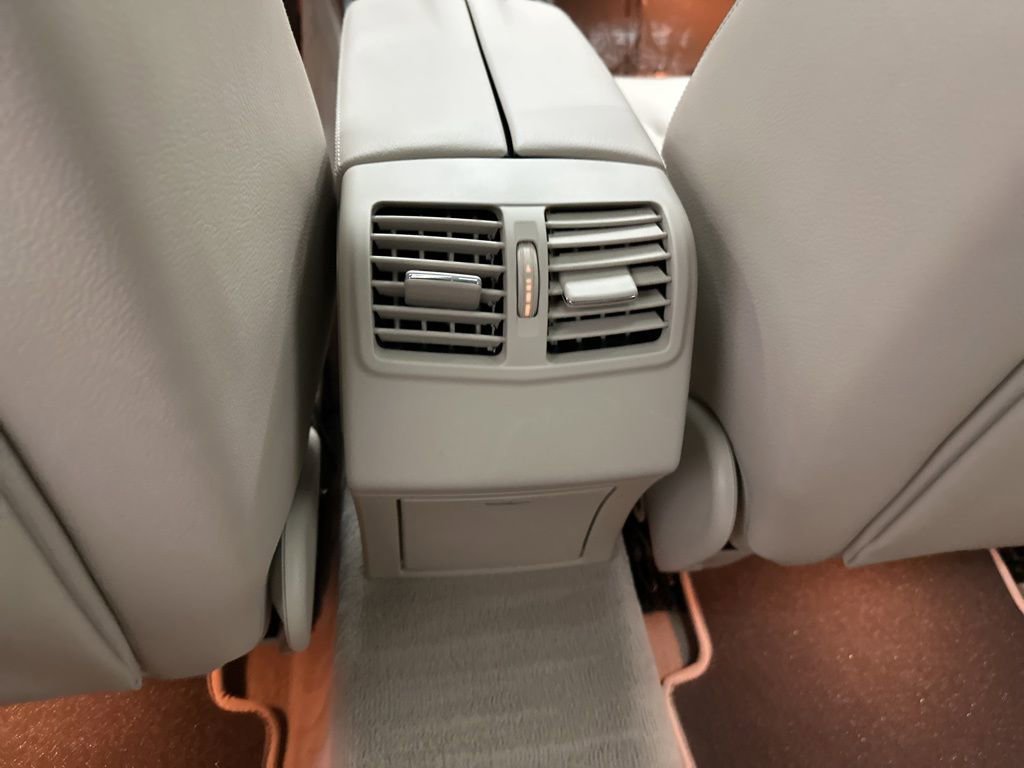 Used 2016 Mercedes-Benz E 250 Sedan image 24