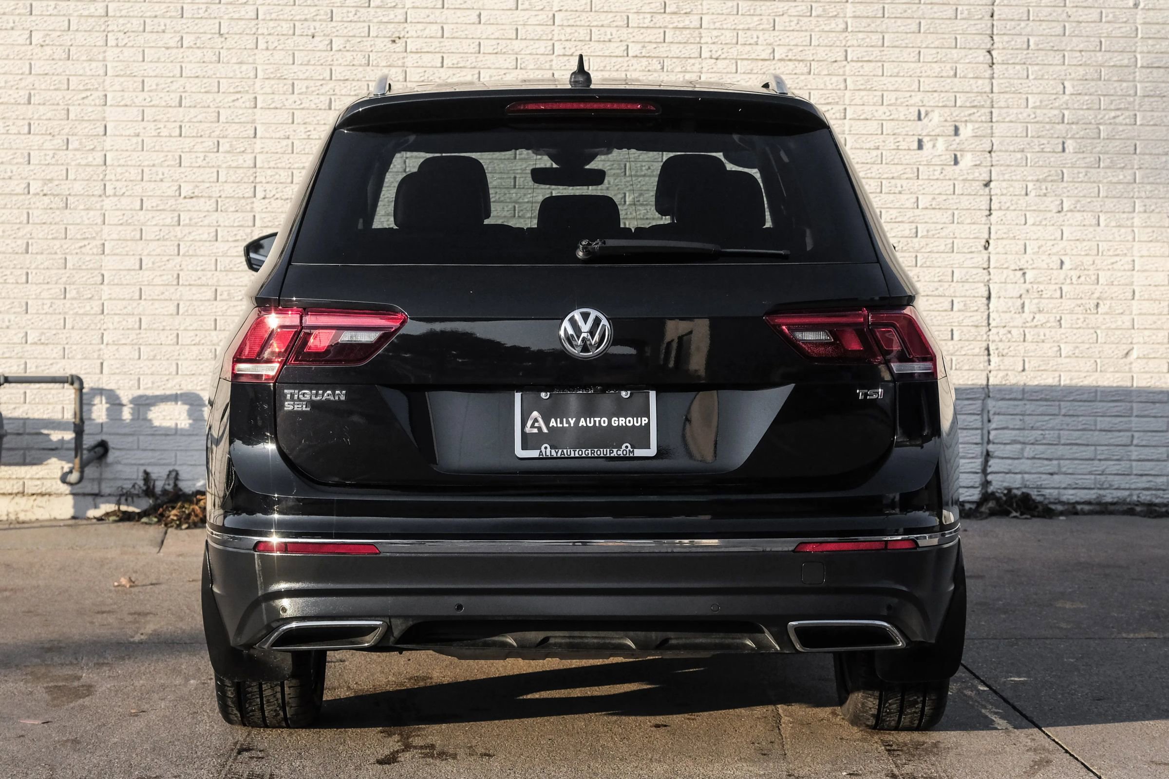 Used 2018 Volkswagen Tiguan SEL Premium image 9