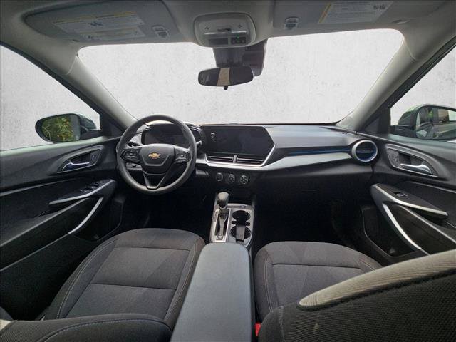 Used 2025 Chevrolet Trax LS w/ LS Convenience Package FWD image 16