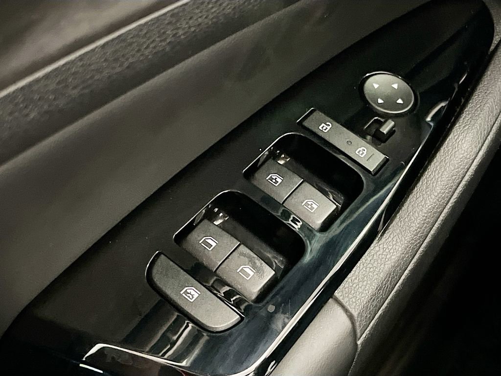 Used 2025 Kia Sportage X-Line w/ Premium Package image 18