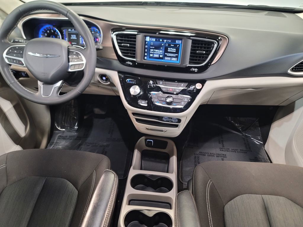 Used 2023 Chrysler Voyager LX image 21