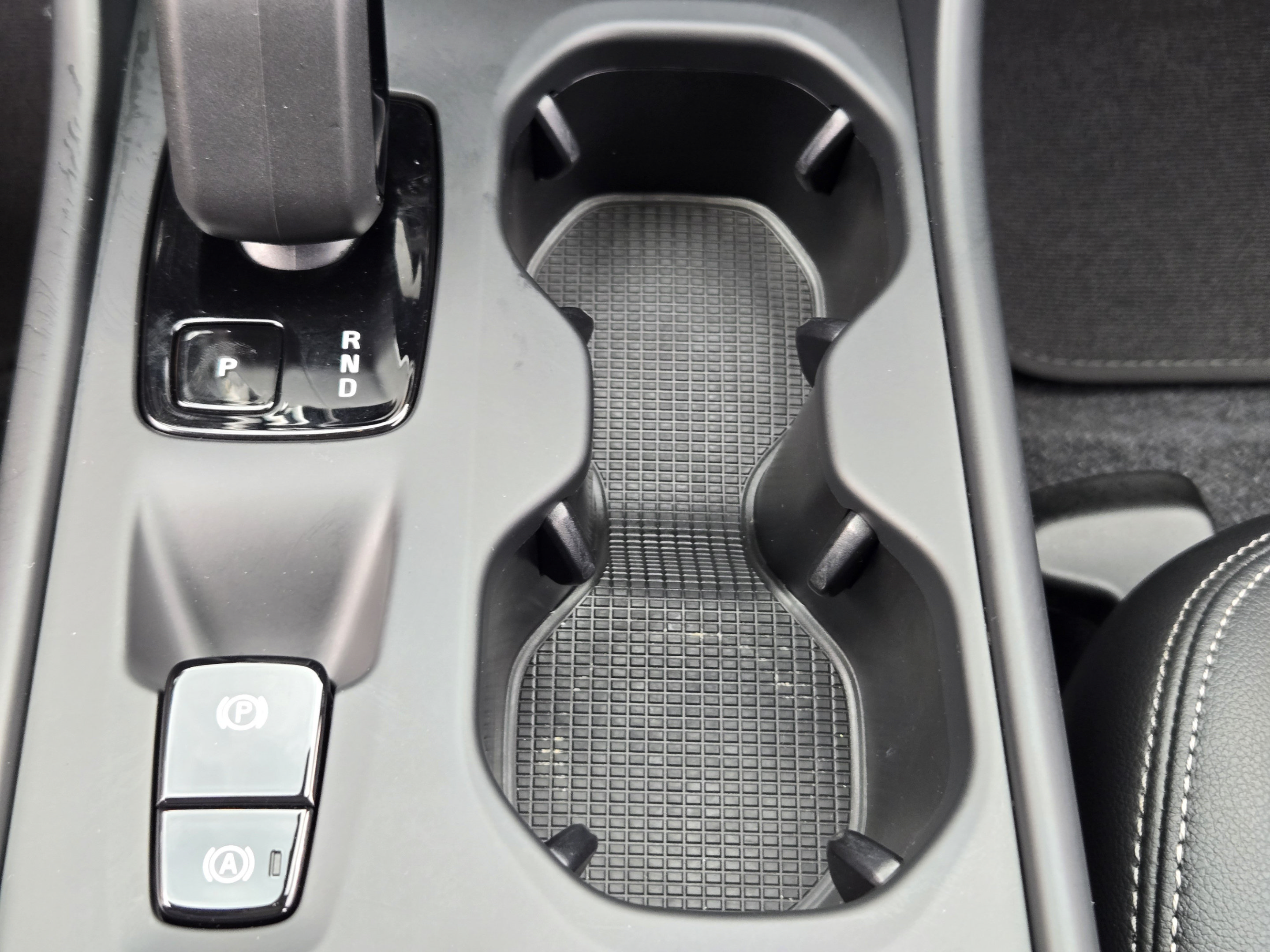Certified 2026 Volvo XC40 B4 Core w/ Climate Package FWD image 20