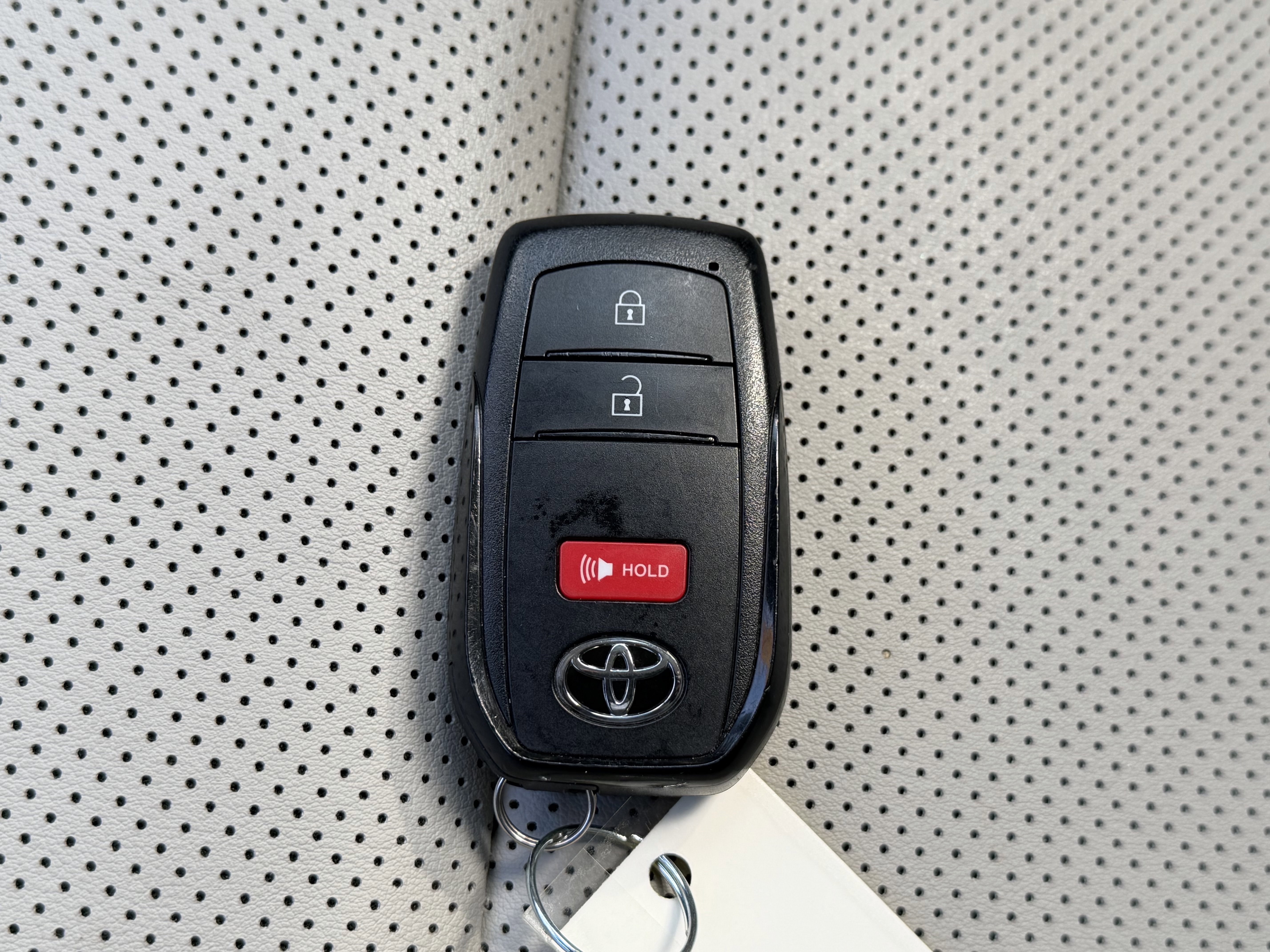 Used 2025 Toyota Prius XLE image 30