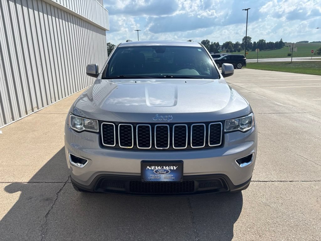 Used 2019 Jeep Grand Cherokee Laredo w/ 18" Wheel & 8.4" Radio Group AWD/4WD image 2