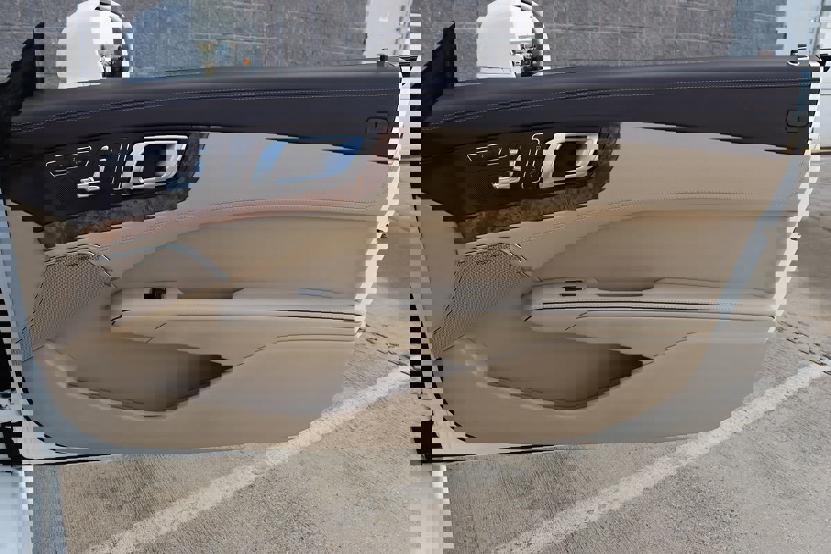 Used 2017 Mercedes-Benz SL 550 w/ Driver Assistance Package image 36