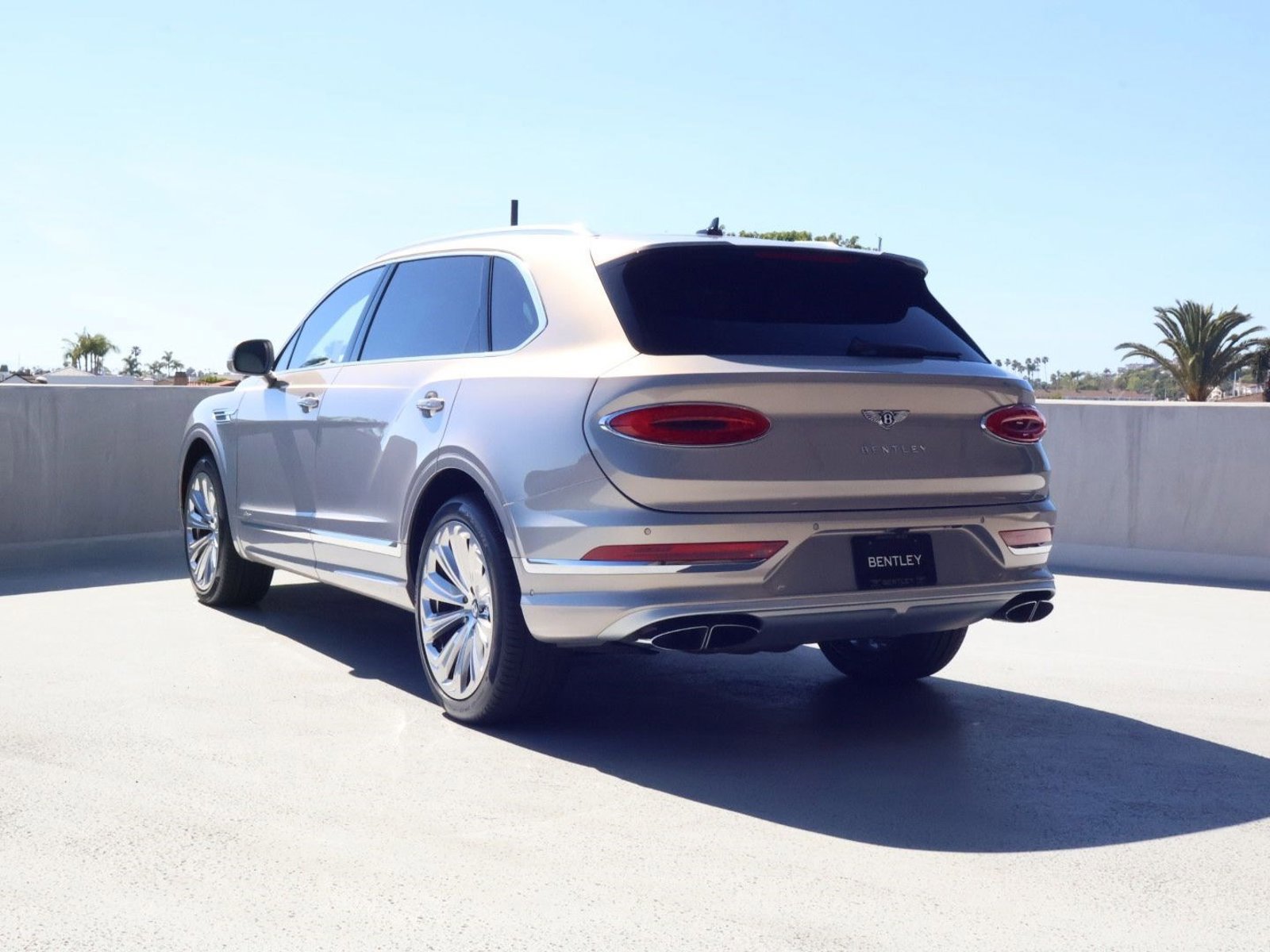 Certified 2023 Bentley Bentayga Extended Wheelbase image 3