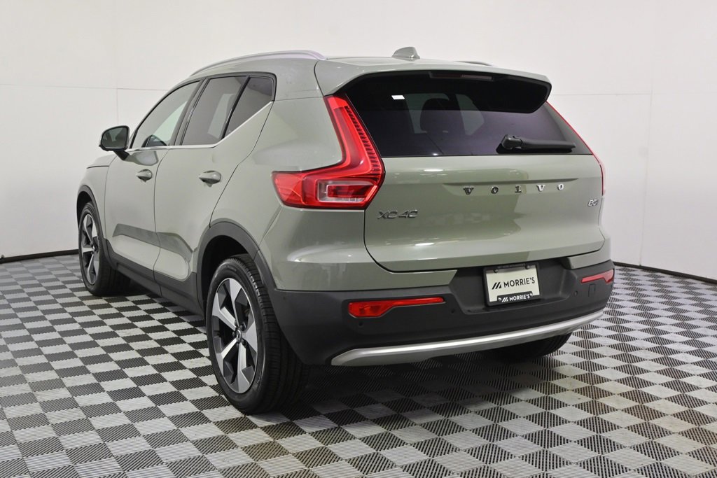 Used 2025 Volvo XC40 B5 Plus image 4