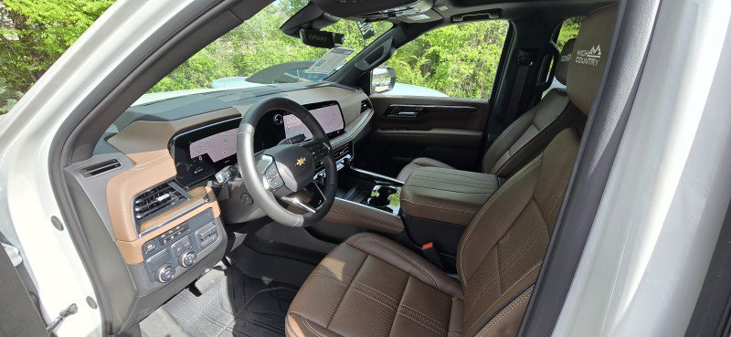 Used 2025 Chevrolet Tahoe High Country RWD image 19