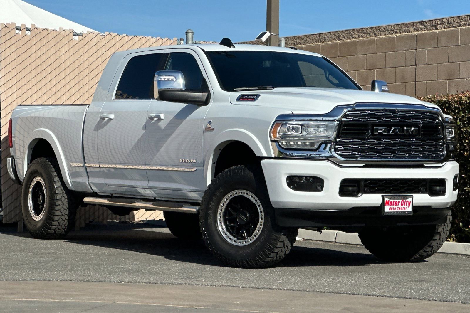 Used 2023 RAM 2500 Limited AWD/4WD image 2