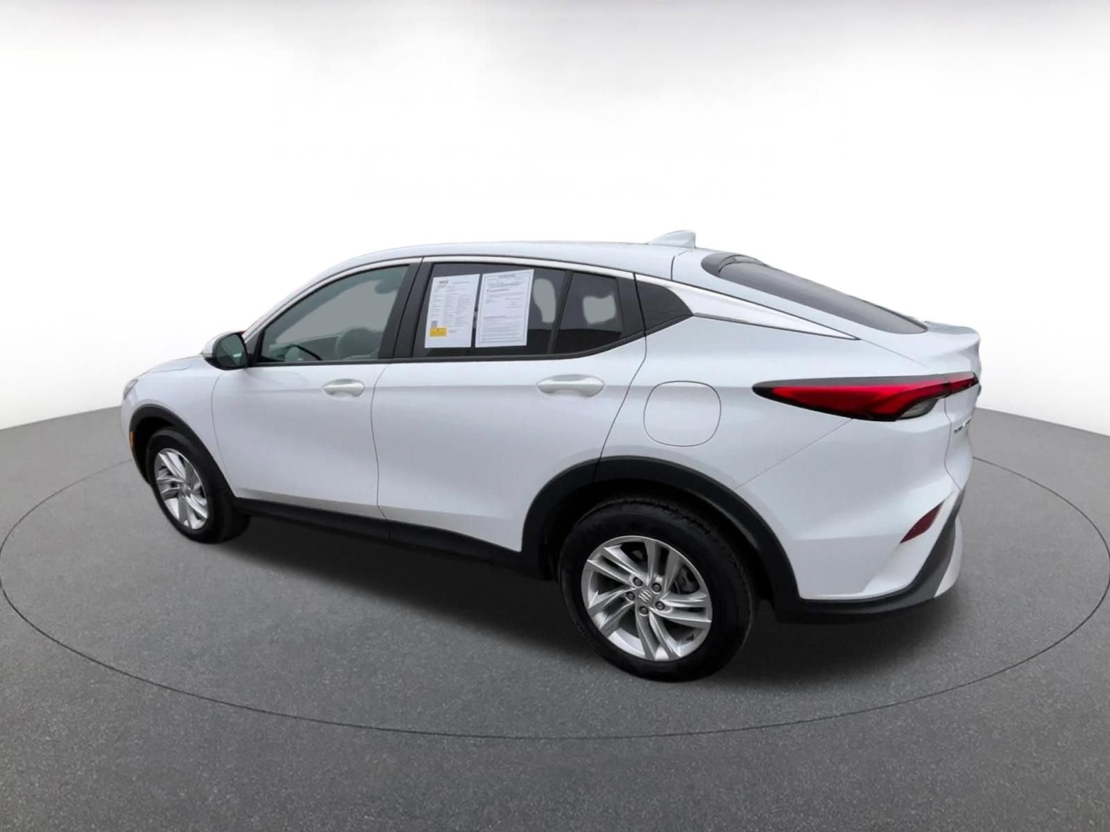 Used 2025 Buick Envista Preferred image 10