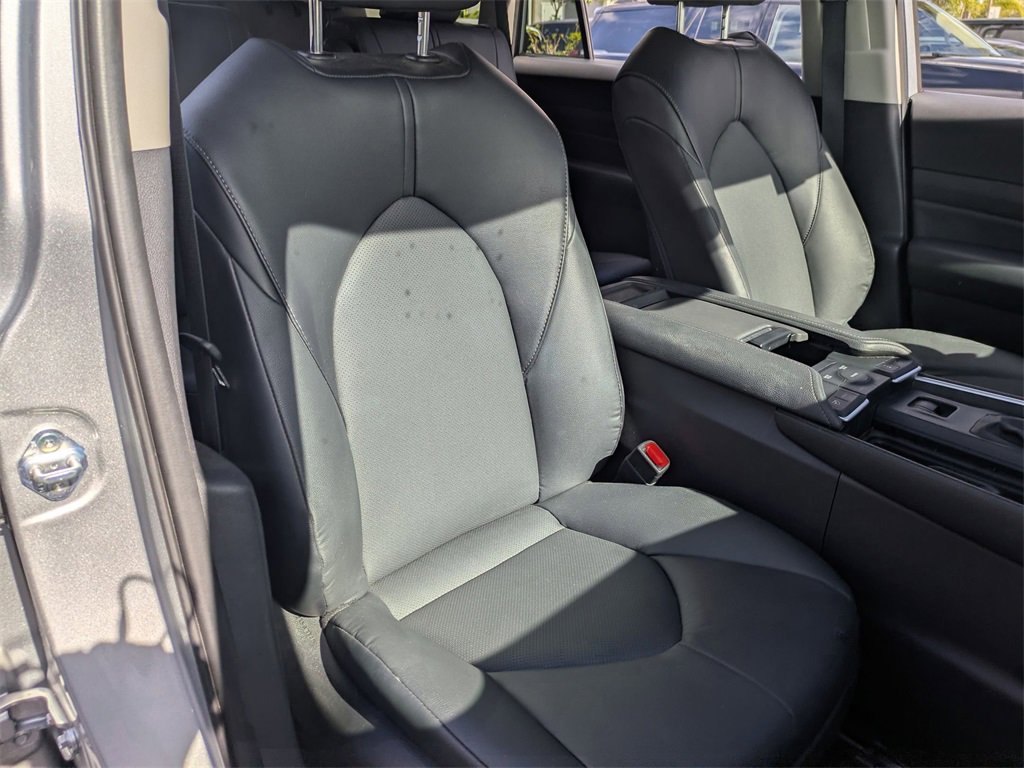 Used 2025 Toyota Grand Highlander AWD image 29