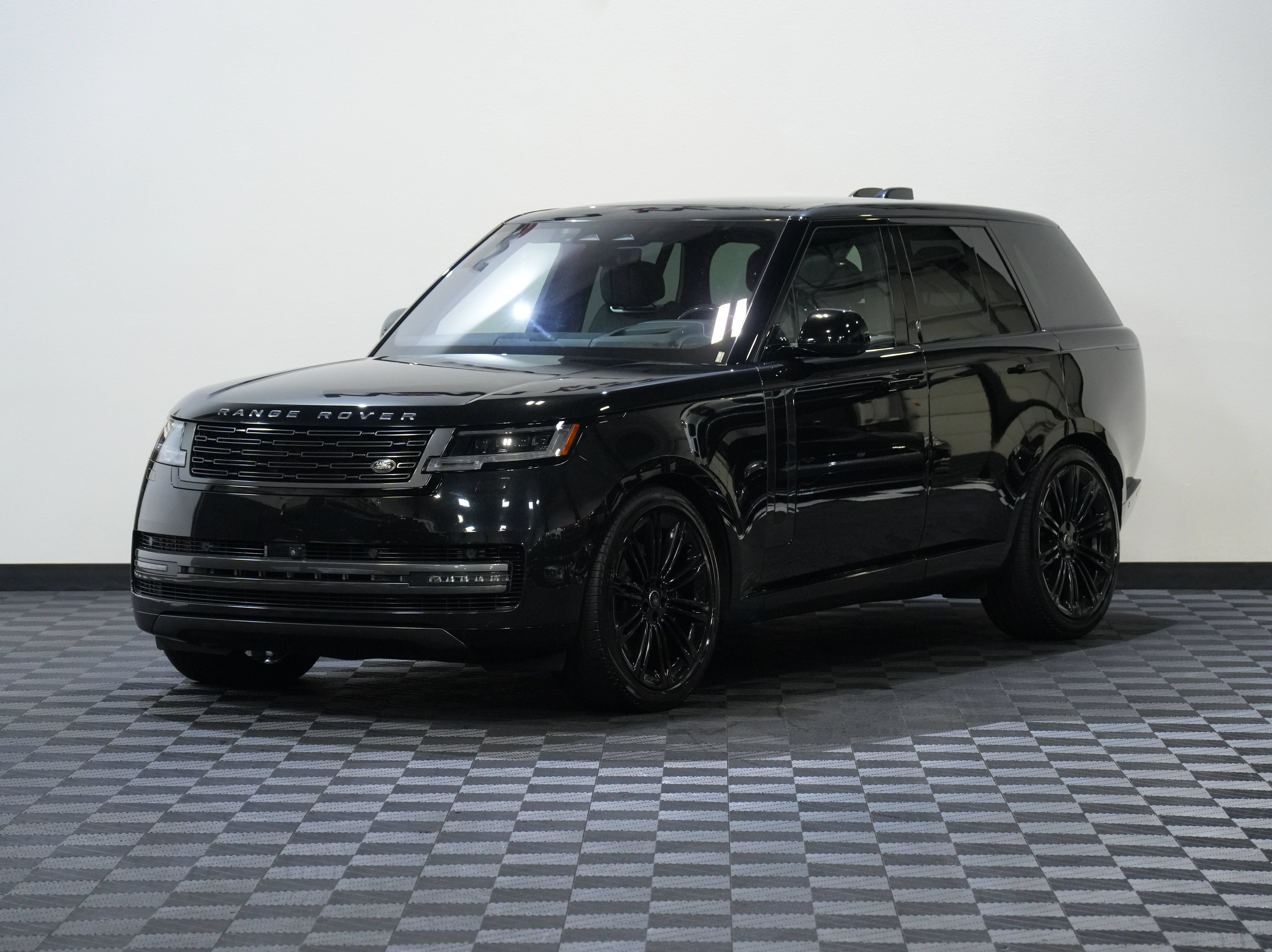 Used 2023 Land Rover Range Rover SE AWD/4WD image 3