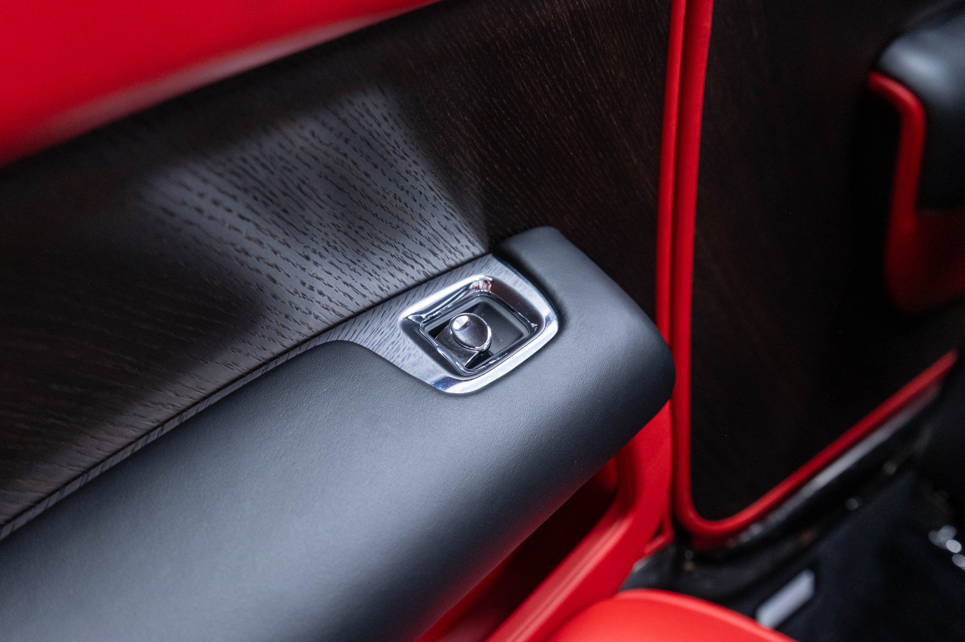 Used 2017 Rolls-Royce Dawn RWD image 31
