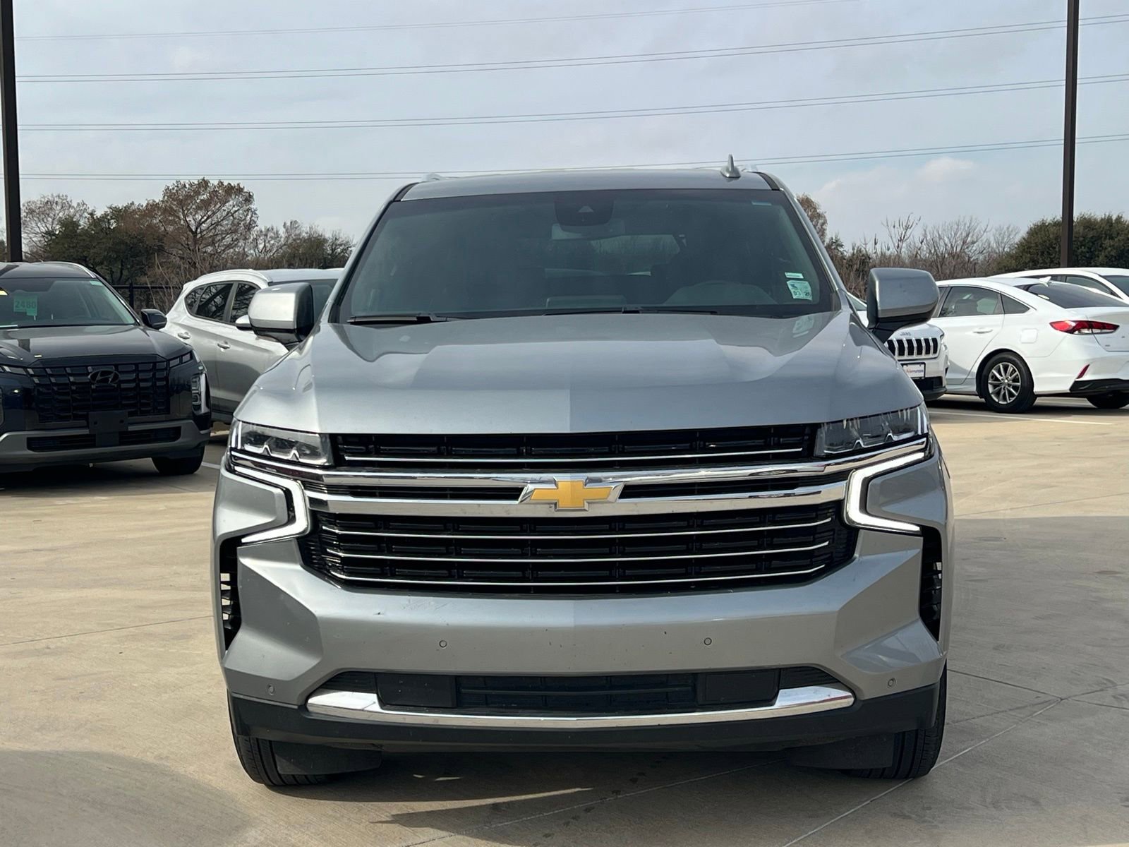 Used 2024 Chevrolet Suburban LT image 2