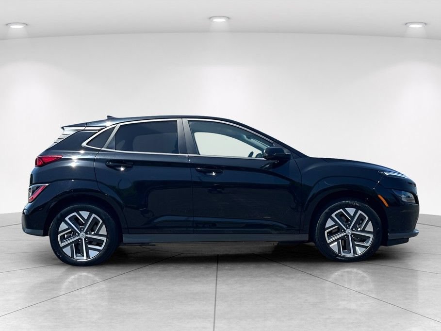 Used 2023 Hyundai Kona SE w/ Cargo Package FWD image 3