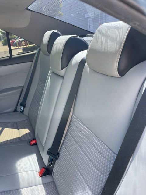 Used 2015 Toyota Camry SE w/ Moonroof Package FWD image 9