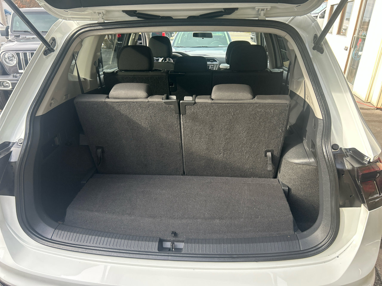 Used 2018 Volkswagen Tiguan S image 8