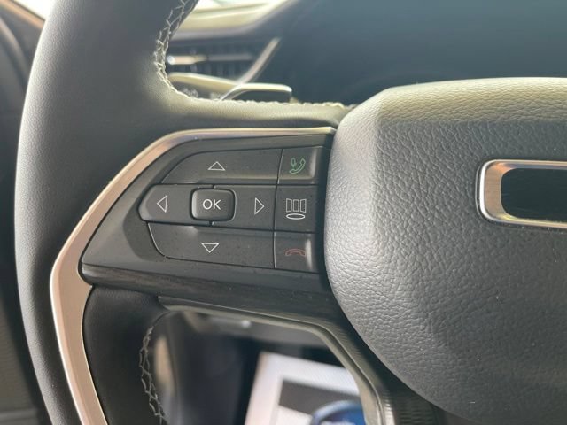 Used 2025 Jeep Grand Cherokee Altitude AWD/4WD image 24