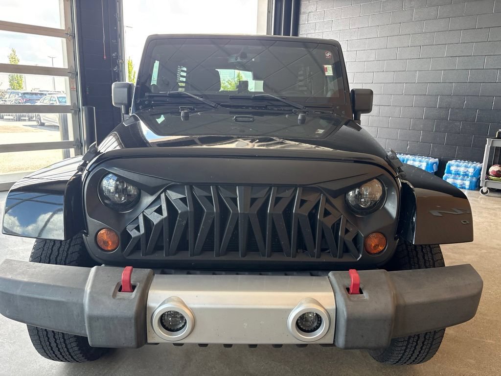 Used 2013 Jeep Wrangler Unlimited Sahara w/ Connectivity Group AWD/4WD image 3