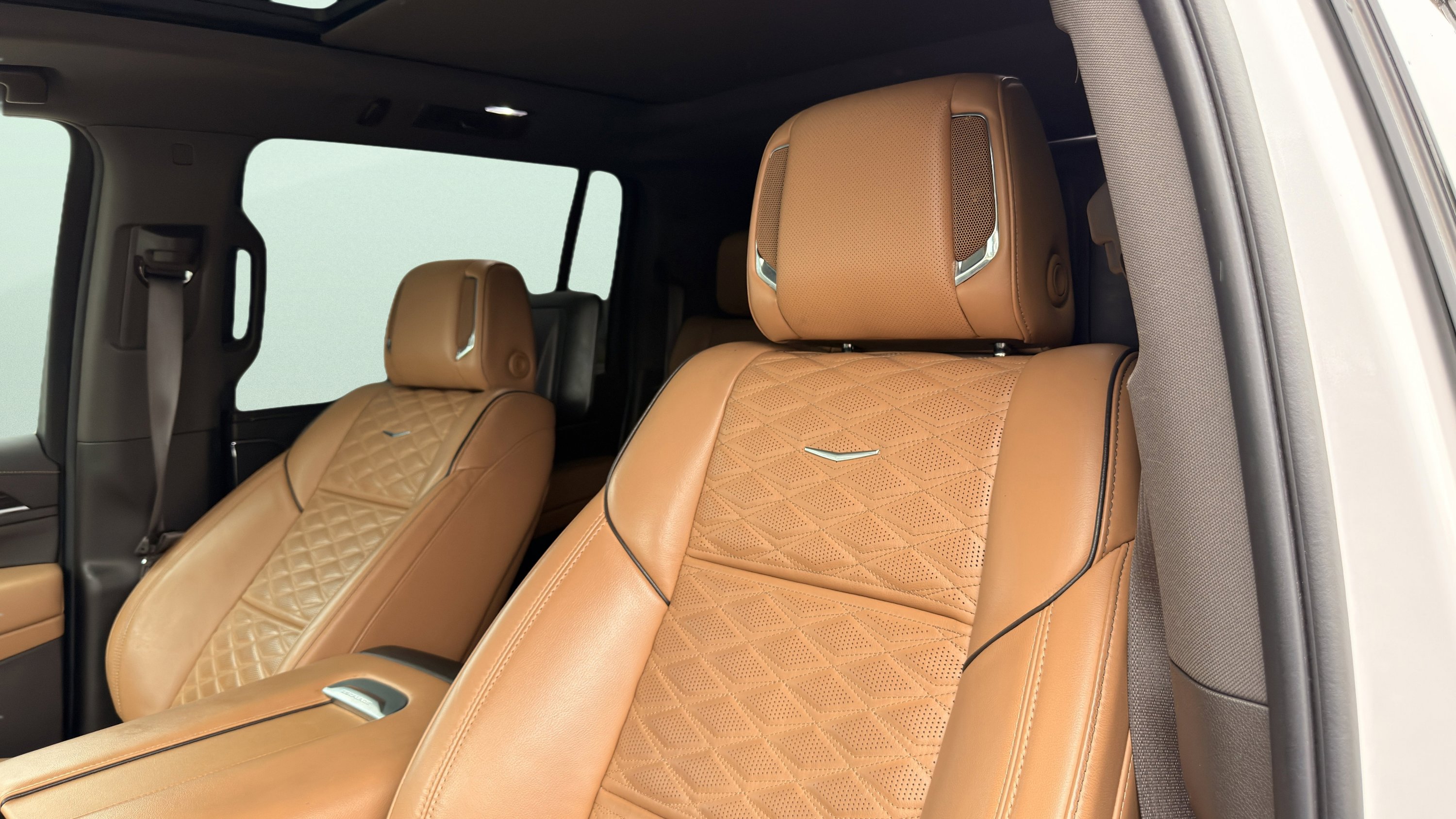 Used 2021 Cadillac Escalade ESV Premium Luxury AWD/4WD image 18