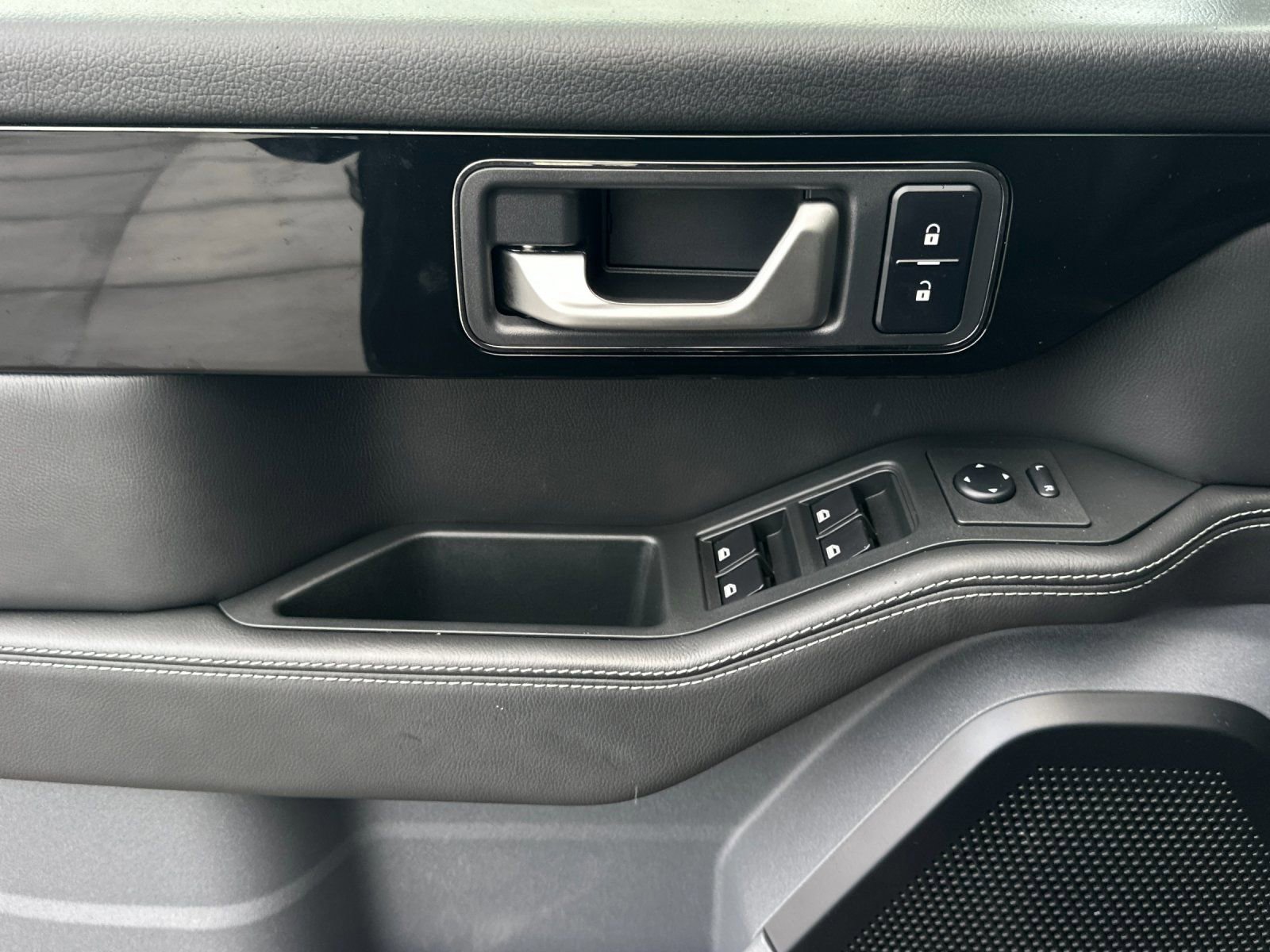 Used 2024 INEOS Grenadier Fieldmaster Edition image 10