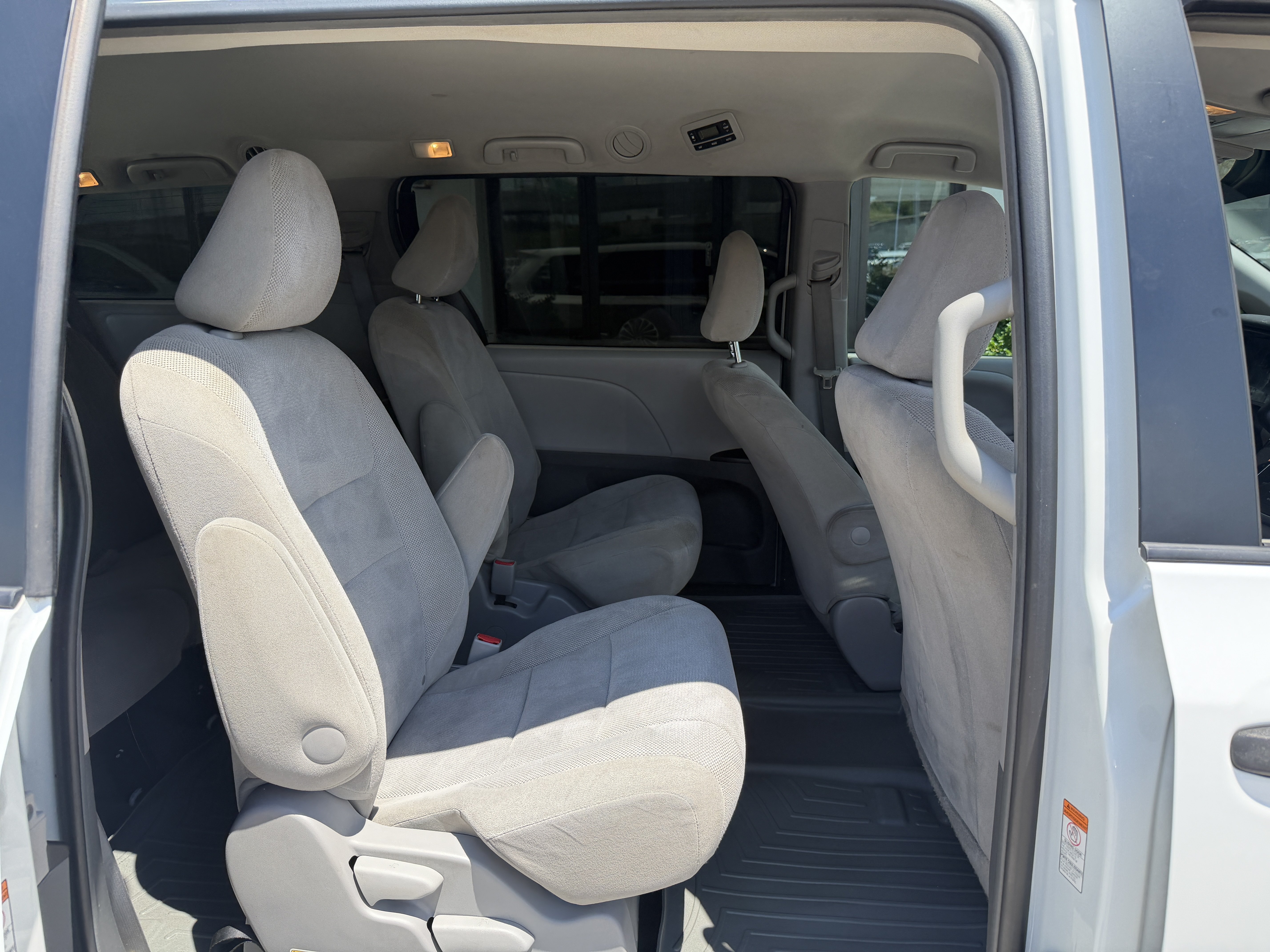 Used 2017 Toyota Sienna L FWD image 23