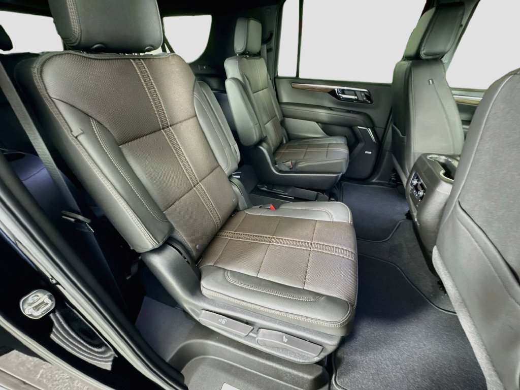 New 2026 Chevrolet Suburban High Country AWD/4WD image 30