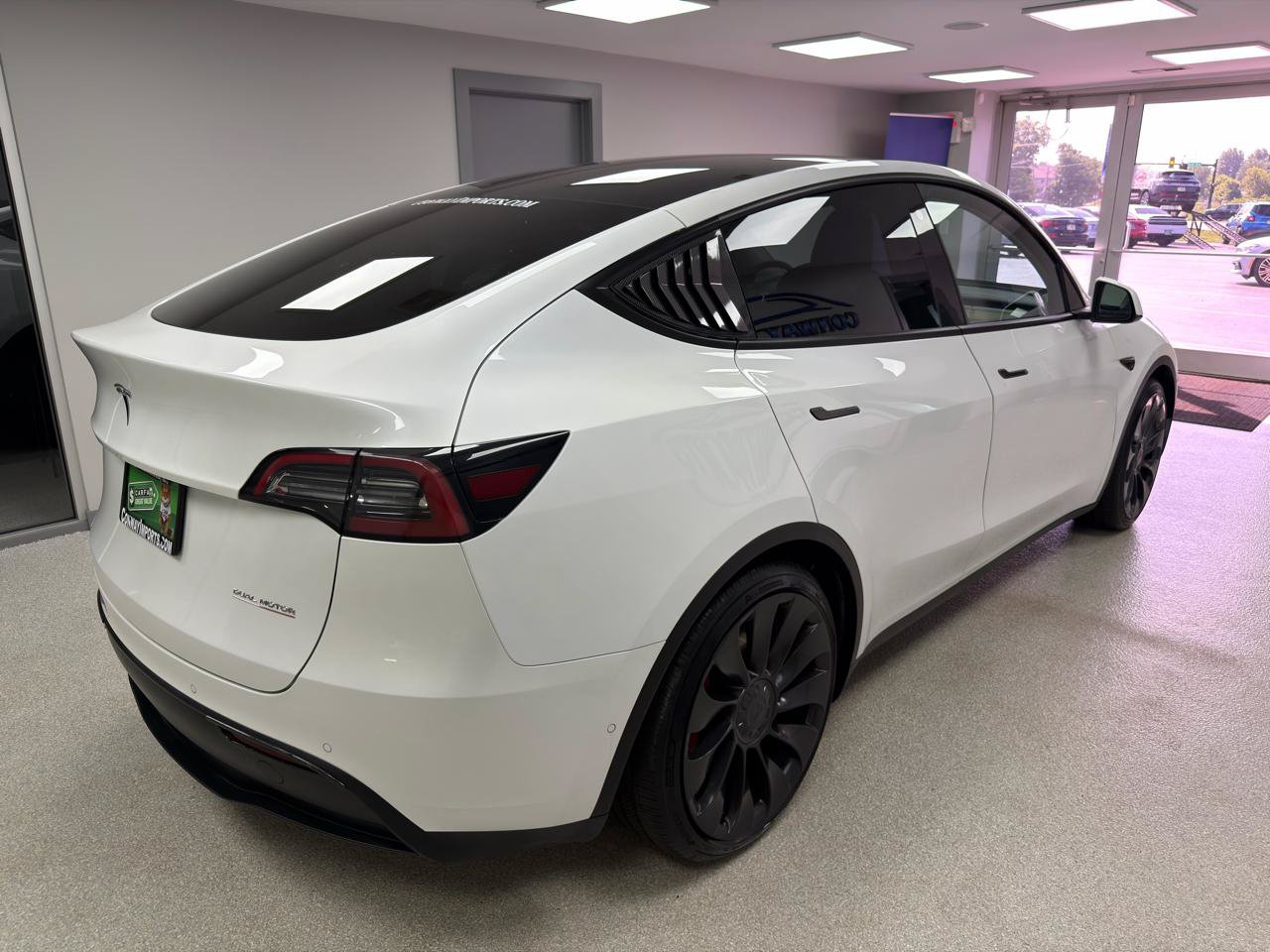 Used 2022 Tesla Model Y Performance AWD/4WD image 3